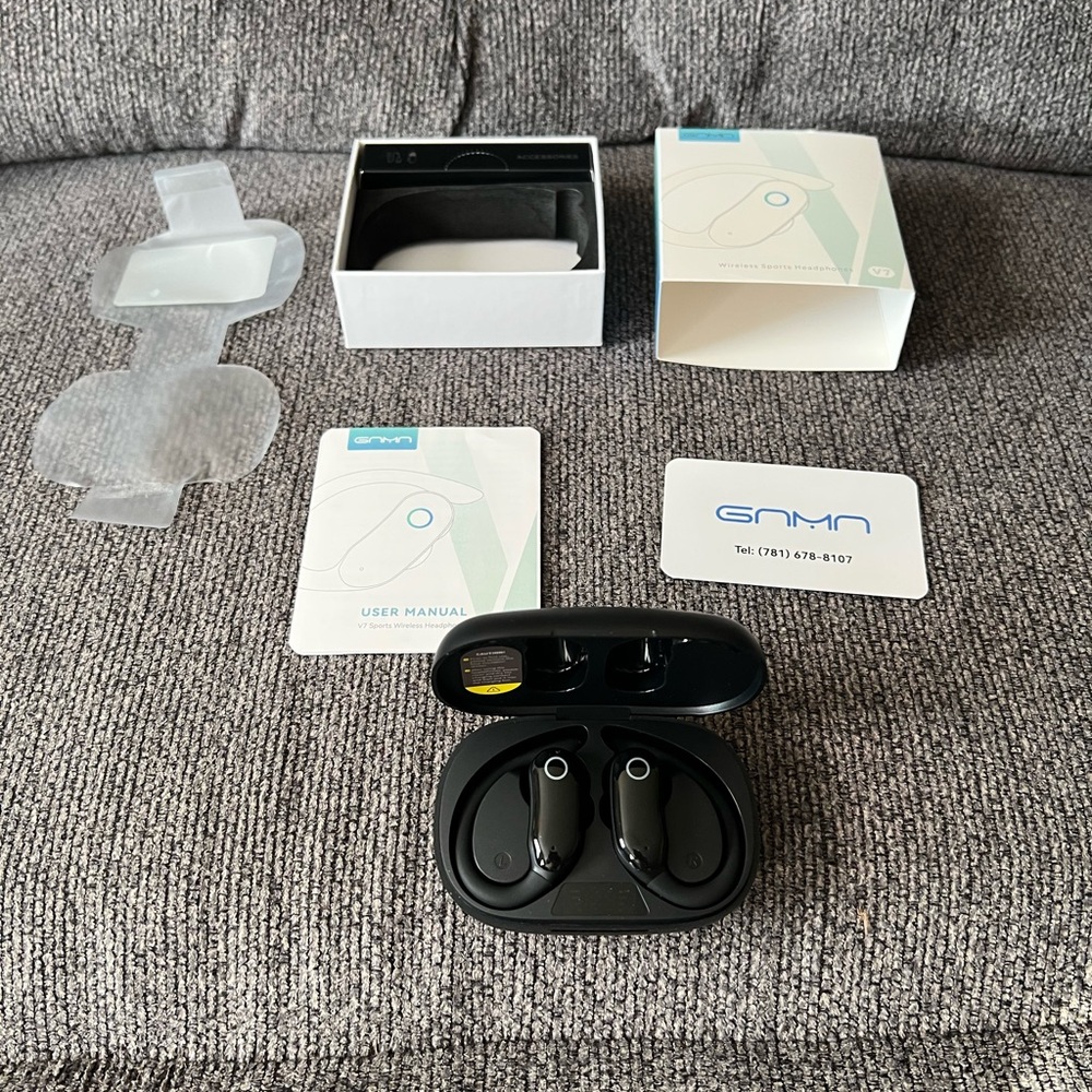 GNMN Black Wireless Earbuds with Charging Case